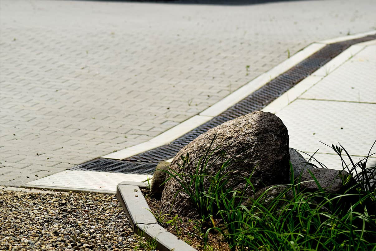 Concrete channel with grating - photos 5